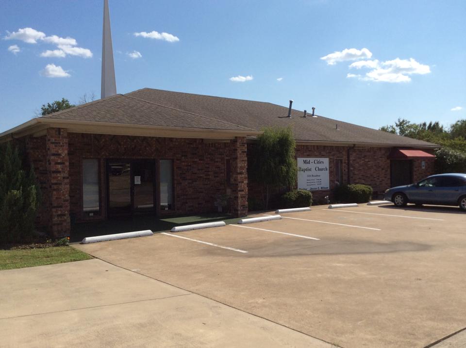mid-cities-baptist-church-outside-haltom-city-texas